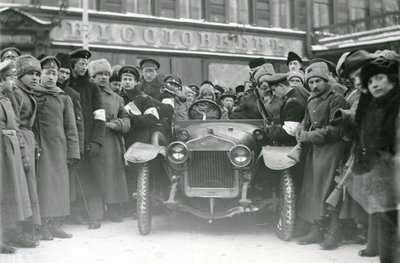 Belge kontrolü, St Petersburg, Şubat 1917 by Russian Photographer